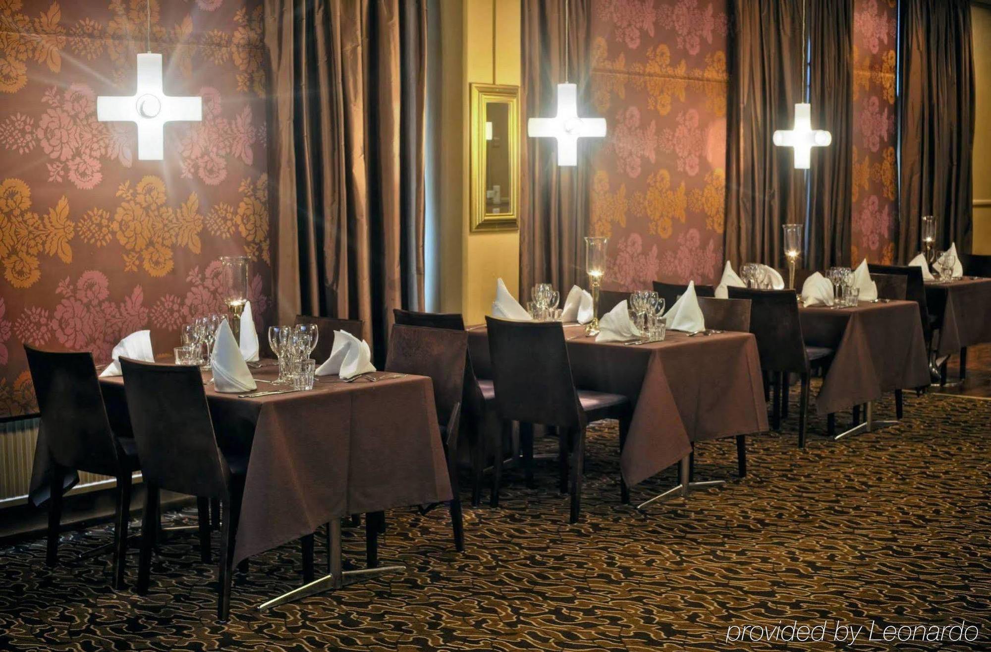 Teatterihotelli Riihimaeki Ресторант снимка
